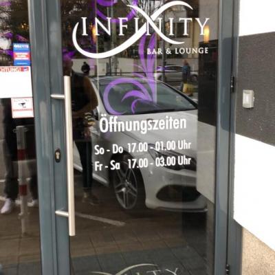 Schaufenster Infinity